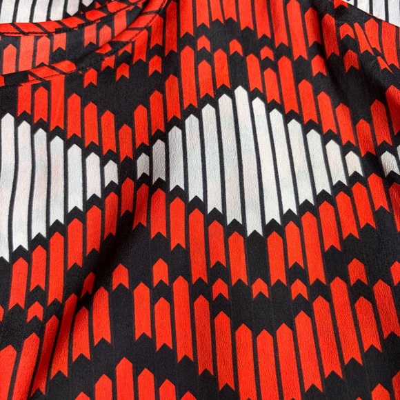 TINI LILI GEOMETRIC RED BLACK WHITE DRESS SIZE LARGE - Picture 8 of 9